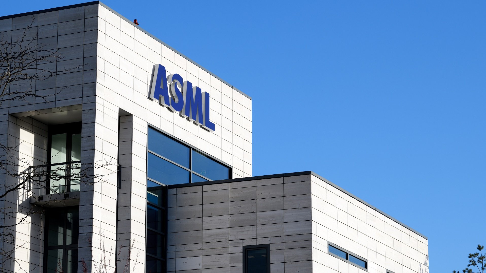 The ASML Monopoly: Pioneering the Future of Chipmaking